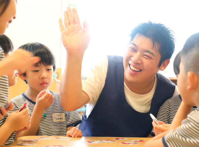 福岡市早良区有田のアン・シャーリーこども園と栄光保育園の保育士インタビュー