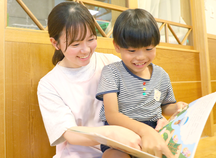 福岡市早良区有田のアン・シャーリーこども園と栄光保育園の保育士インタビュー