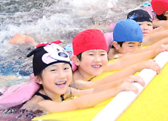 福岡市早良区有田の栄光保育園の運動の水泳の写真